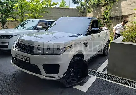 Photo 2 of 9: 2018 Land Rover Range Rover Sports 3.0 d, VIN SALWA2BKXJA413713 — Korean insurance auction