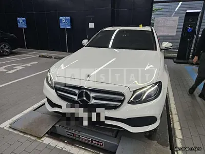 Photo 1 of 33: 2019 Mercedes-Benz E300 — Korean insurance auction