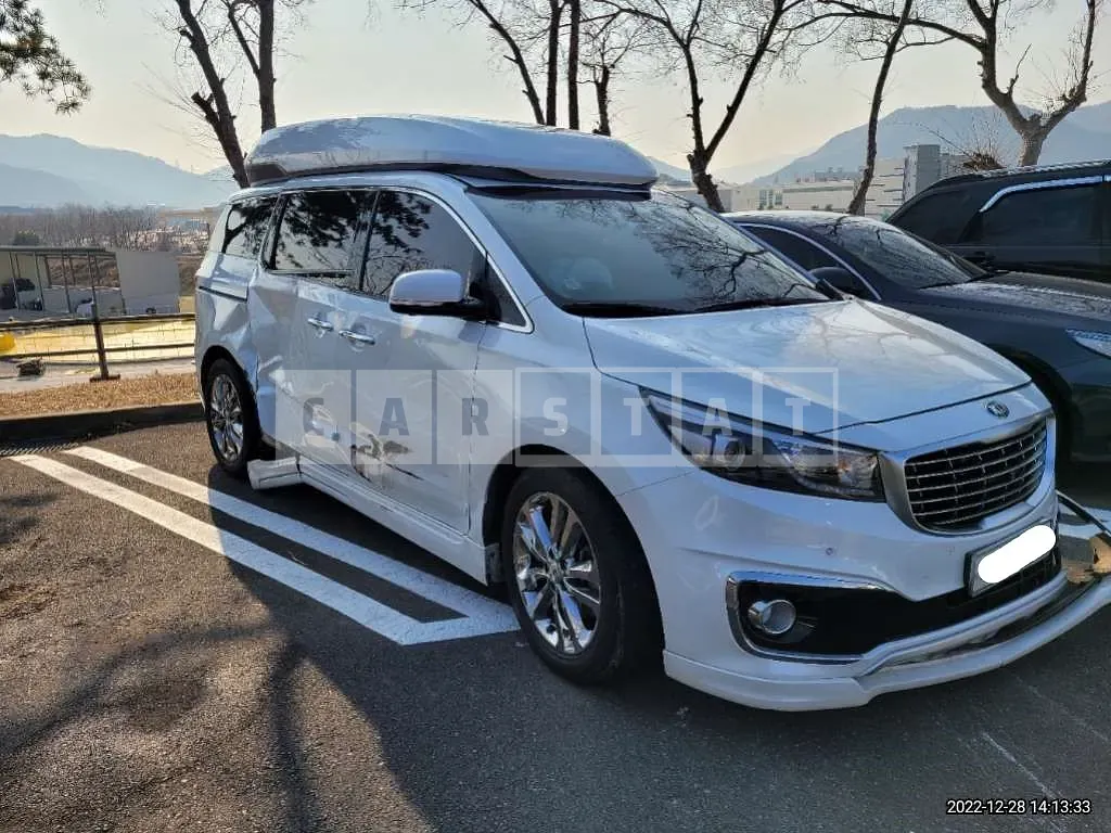 Photo 2 of 19: 2018 Kia Carnival High Limousine, VIN KNAME81ABJS397721 — Korean insurance auction