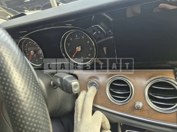 Photo 2 of 7: 2017 Mercedes-Benz E300 4Matic — Korean insurance auction