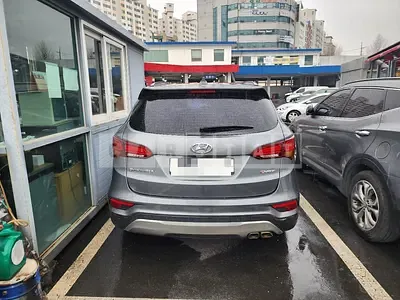 Photo 1 of 4: 2017 Hyundai Santa Fe, VIN KMHSW81UBHU758465 — Korean insurance auction