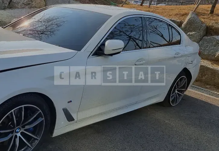 Photo 2 of 9: 2021 BMW 520i, VIN WBA11BH05MCF00984 — Korean insurance auction