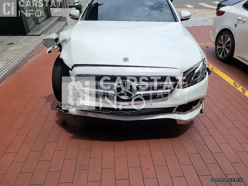 Photo 2 of 15: 2019 Mercedes-Benz E300 — Korean insurance auction