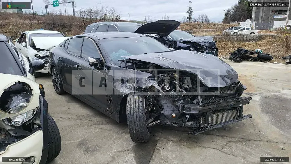 Photo 2 of 19: 2017 Kia Stinger, VIN KNAE551CBJS002471 — Korean insurance auction