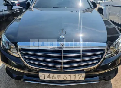 Photo 1 of 17: 2019 Mercedes-Benz E 300 4Matic — Korean insurance auction