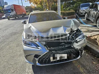 Photo 1 of 46: 2023 Lexus ES300h — Korean insurance auction
