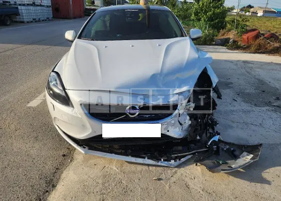 Photo 2 of 7: 2016 Volvo V40 D4 — Korean insurance auction