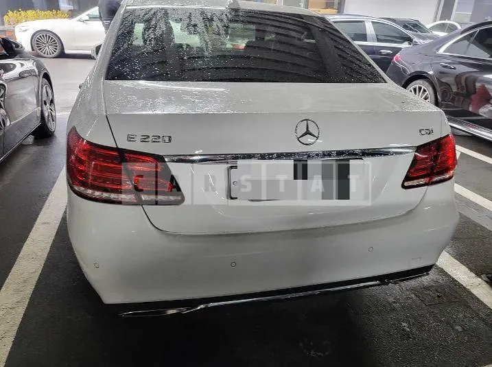 Photo 2 of 12: 2014 Mercedes-Benz E220 CDI — Korean insurance auction