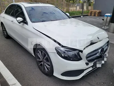 Photo 1 of 18: 2019 Mercedes-Benz E300 4Matic, VIN WDDZF4KB3KA609159 — Korean insurance auction
