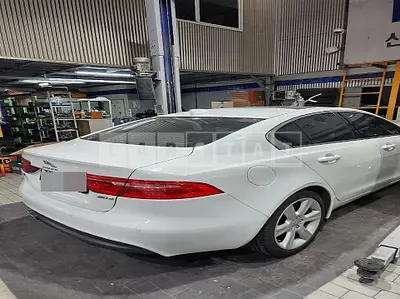 Photo 1 of 18: 2019 Jaguar XE 20d — Korean insurance auction
