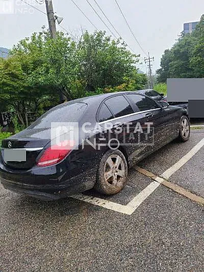 Photo 2 of 4: 2015 Mercedes-Benz C 200, VIN WDDWF4CB6GF242513 — Korean insurance auction