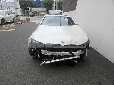 Photo 1 of 40: 2022 BMW 530e, VIN WBA51AG06NCJ29748 — Korean insurance auction