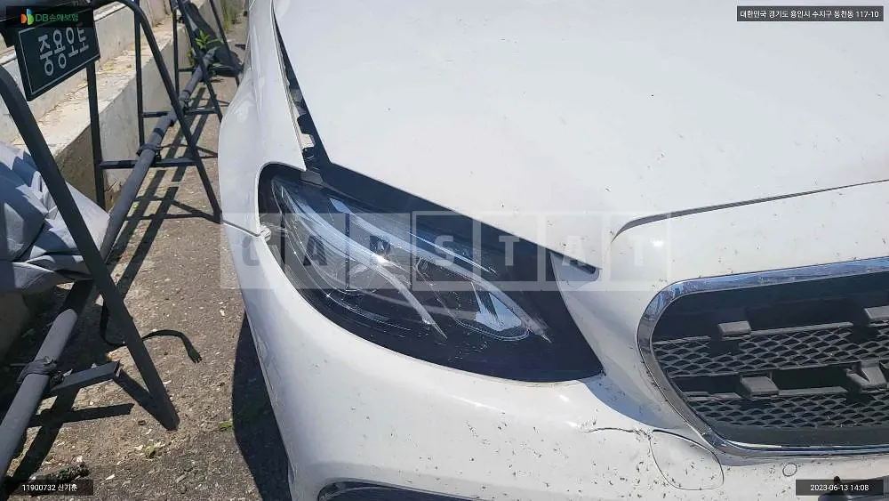 Photo 2 of 16: 2019 Mercedes-Benz E300, VIN WDDZF4JB9KA689407 — Korean insurance auction