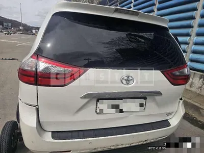 Photo 1 of 9: 2019 Toyota Siena AWD — Korean insurance auction