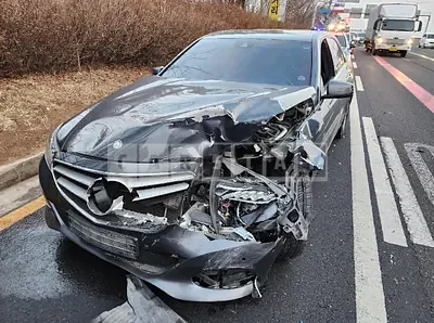 Photo 1 of 8: 2015 Mercedes-Benz E220 BlueTec, VIN WDDHF0AB8FB121587 — Korean insurance auction