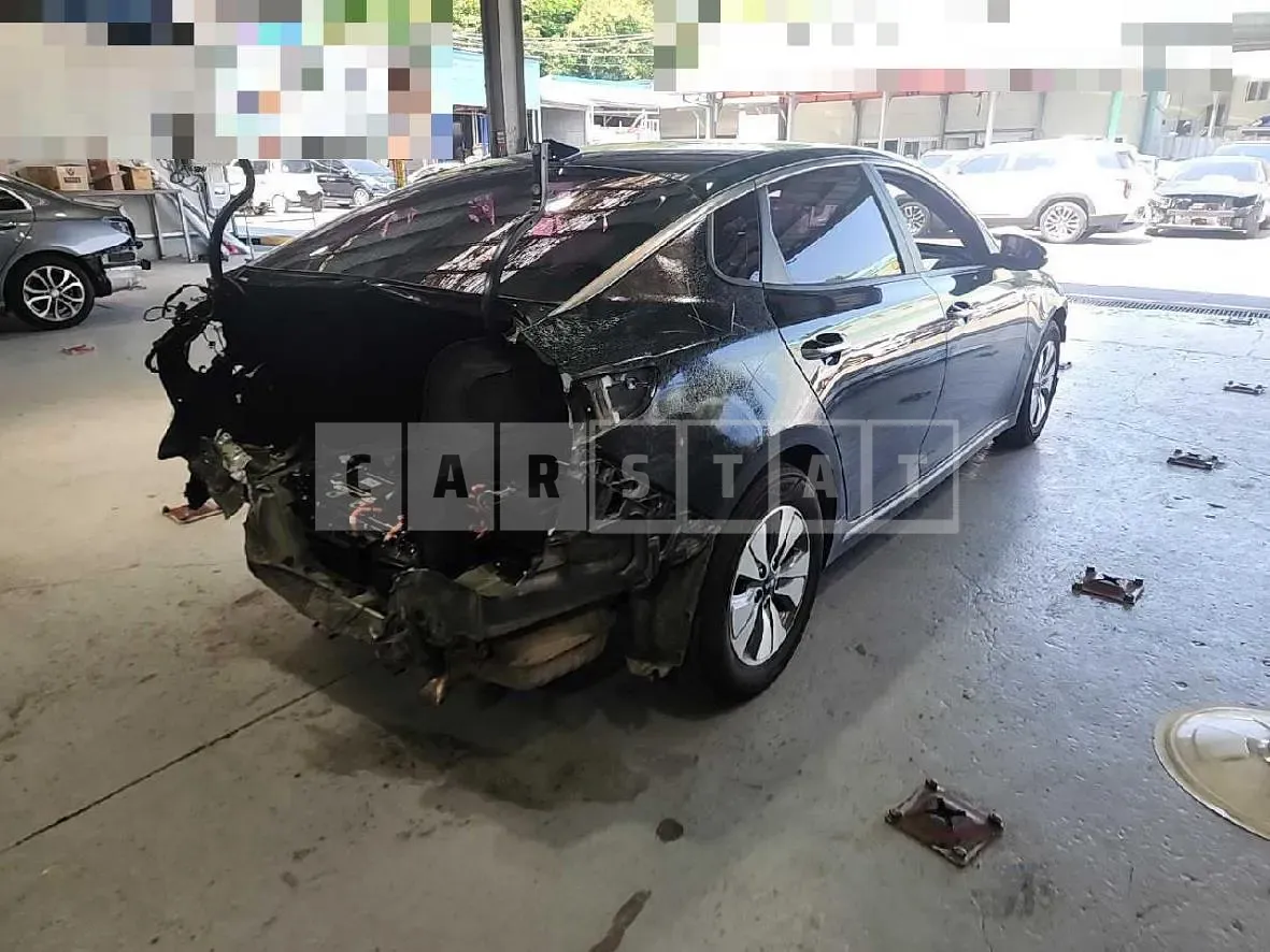 Photo 2 of 33: 2017 Kia K5 Hybrid — Korean insurance auction
