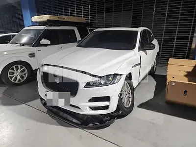 Photo 1 of 10: 2017 Jaguar F-Pace 20d — Korean insurance auction