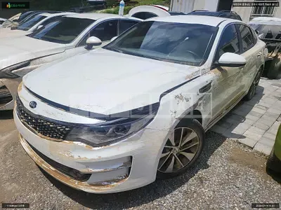 Photo 1 of 10: 2017 Kia K5, VIN KNAGT411BJA219088 — Korean insurance auction
