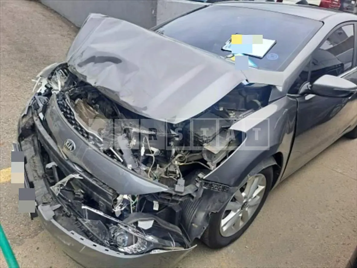 Photo 2 of 23: 2017 Kia K3 1.6 — Korean insurance auction