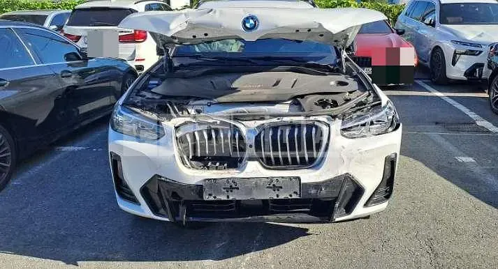 Photo 2 of 30: 2022 BMW iX3 — Korean insurance auction