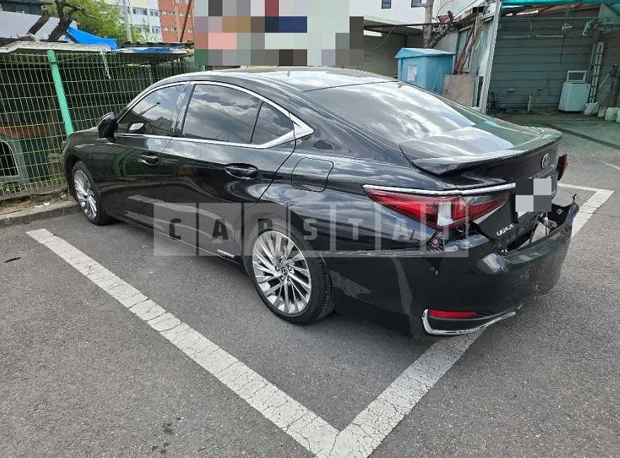 Photo 2 of 9: 2019 Lexus ES300h — Korean insurance auction