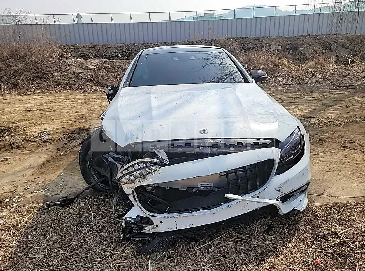 Photo 2 of 29: 2017 Mercedes-Benz AMG C63 Coupe, VIN WDDWJ8GB3HF469515 — Korean insurance auction