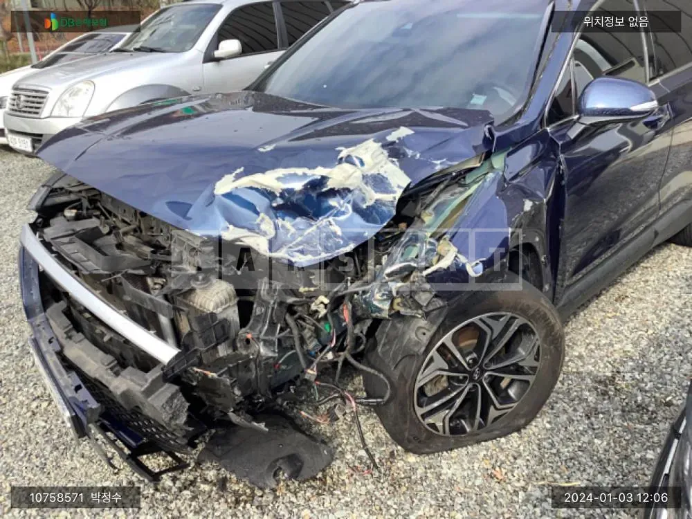 Photo 2 of 9: 2018 Hyundai Santa Fe, VIN KMHS281BBKU000505 — Korean insurance auction