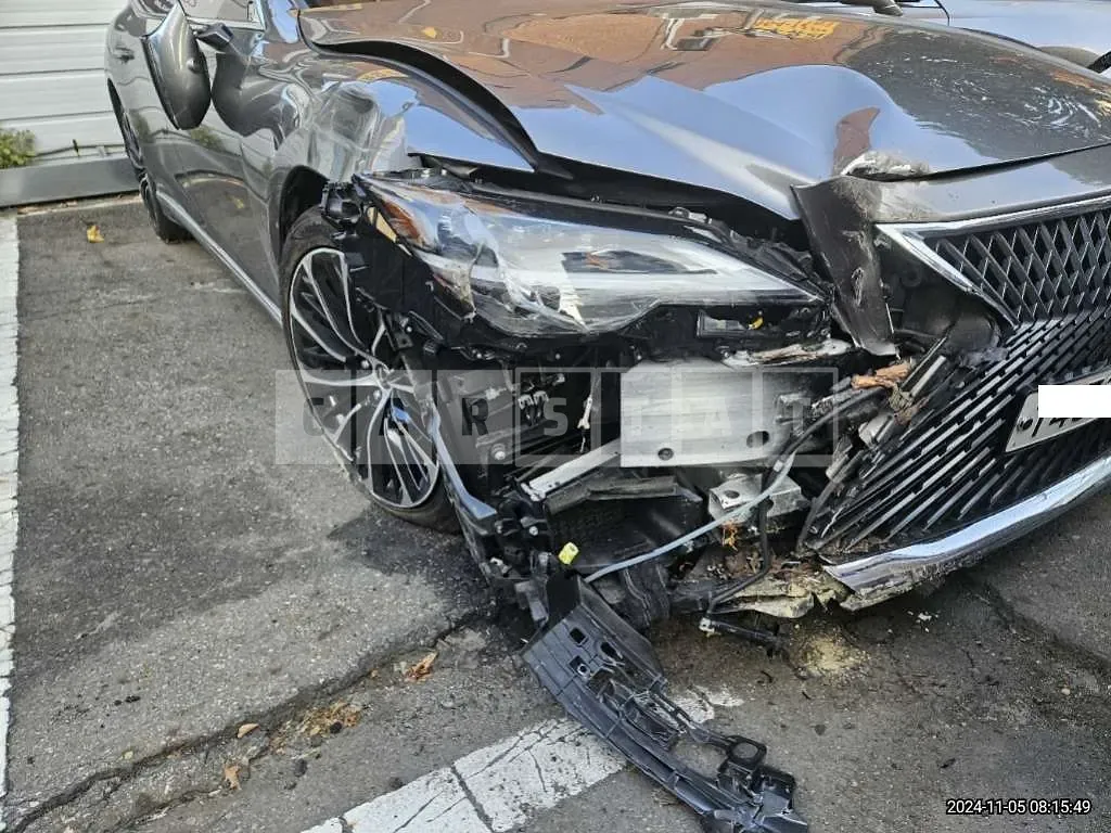 Photo 2 of 37: 2021 Lexus LS500 AWD — Korean insurance auction