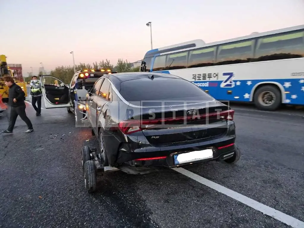 Photo 2 of 11: 2020 Kia K5, VIN KNAG341ABLA028032 — Korean insurance auction