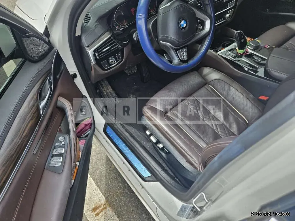 Photo 2 of 10: 2020 BMW 530i xDrive — Korean insurance auction