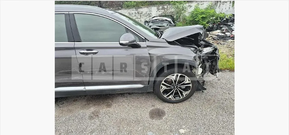 Photo 2 of 25: 2019 Hyundai Santa Fe TM 2.2 4WD — Korean insurance auction