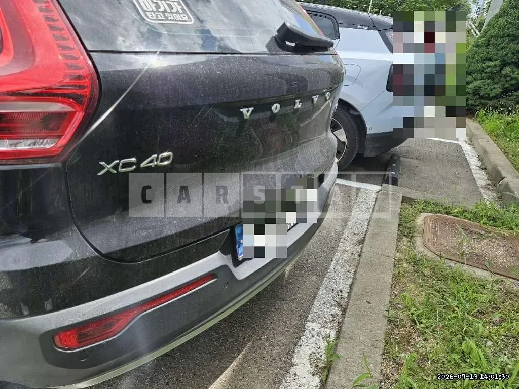 Photo 2 of 17: 2020 Volvo XC40B4 AWD — Korean insurance auction