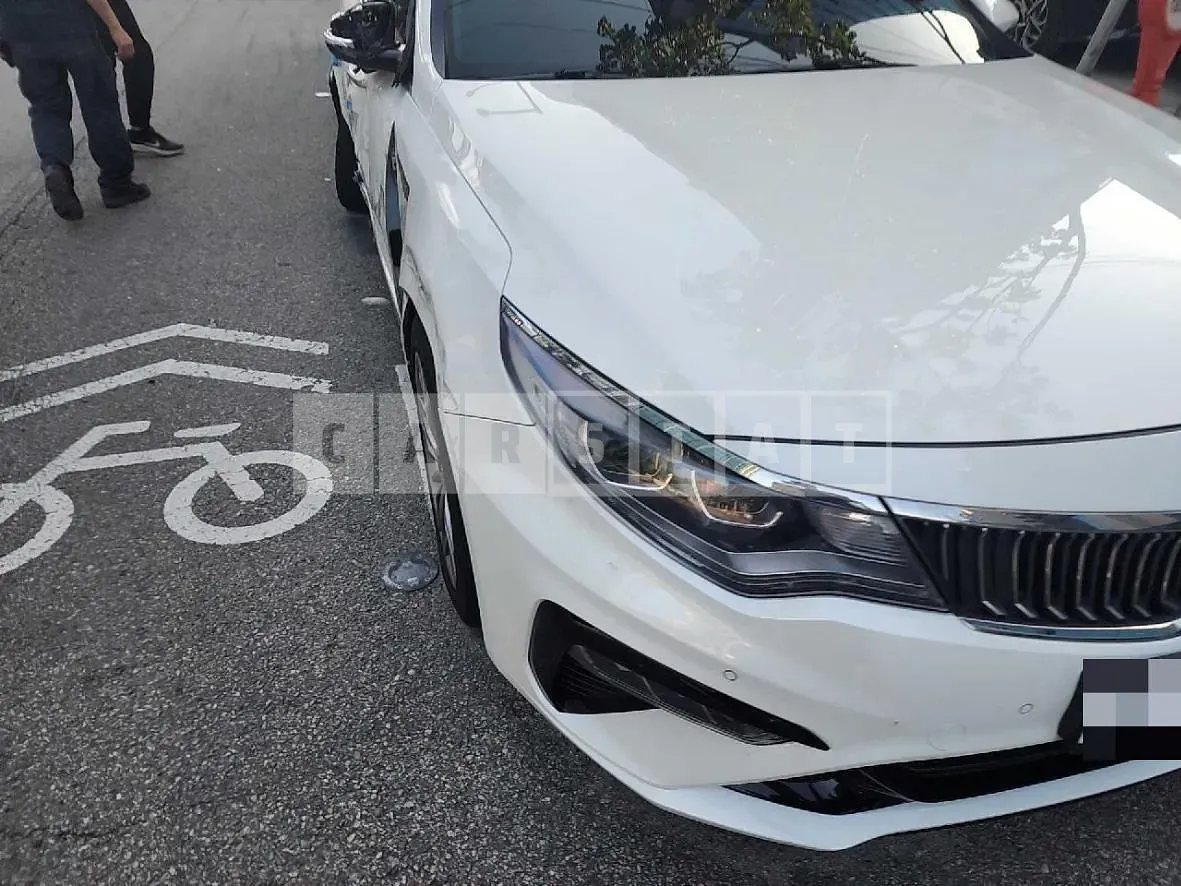 Photo 2 of 57: 2019 Kia K5, VIN KNAGW411BKA328099 — Korean insurance auction