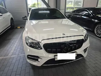 Photo 1 of 30: 2017 Mercedes-Benz E220d — Korean insurance auction