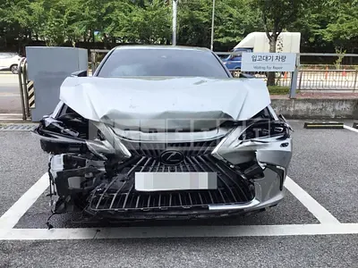 Photo 1 of 10: 2023 Lexus ES300h, VIN JTHBA1C1XP2018597 — Korean insurance auction