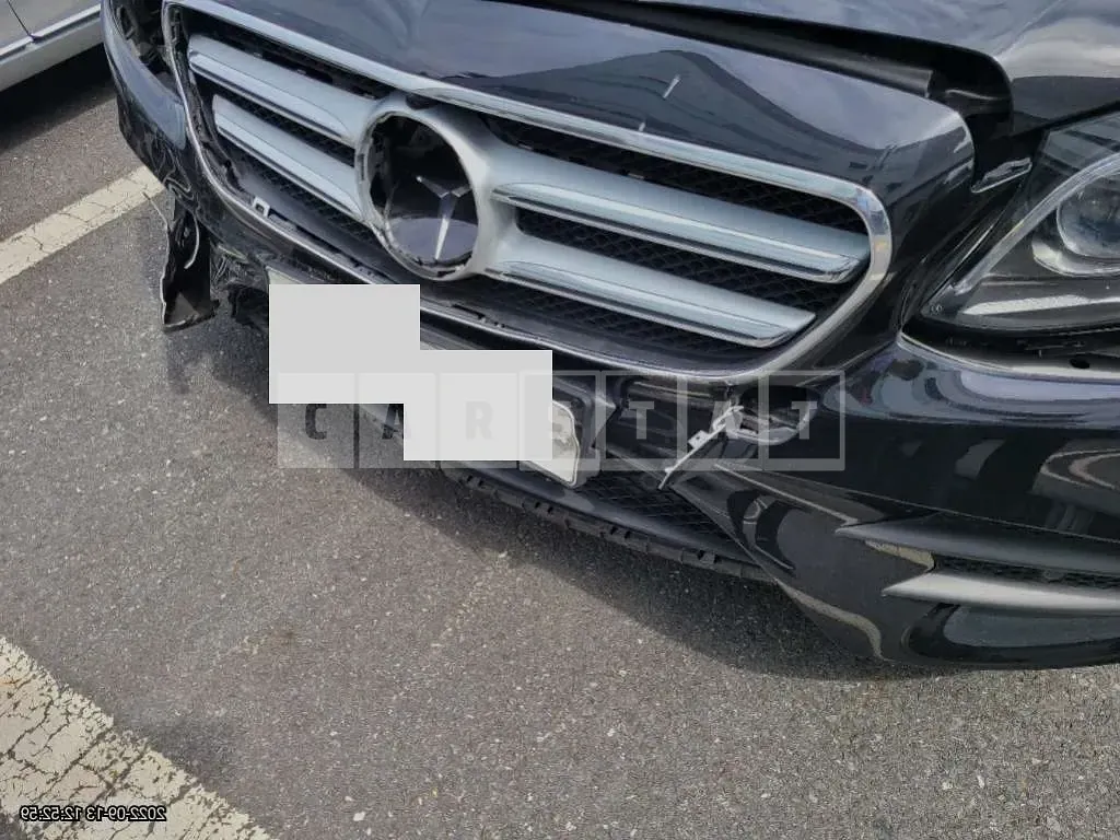 Photo 2 of 9: 2019 Mercedes-Benz E350 4Matic, VIN WDDZF8GB8KA695472 — Korean insurance auction