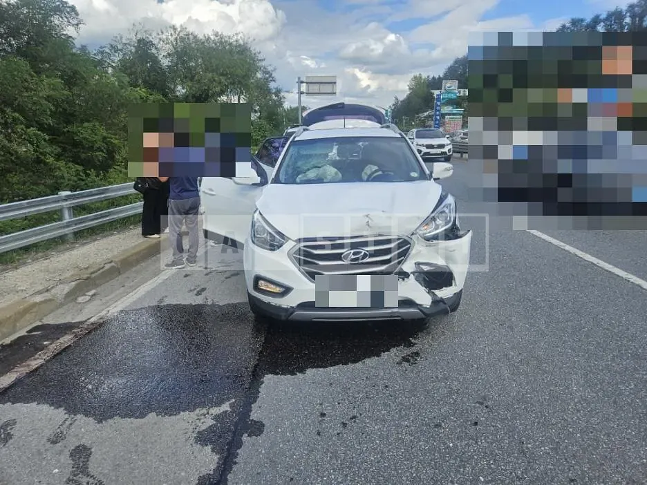 Photo 2 of 3: 2014 Hyundai Tucson ix — Korean insurance auction