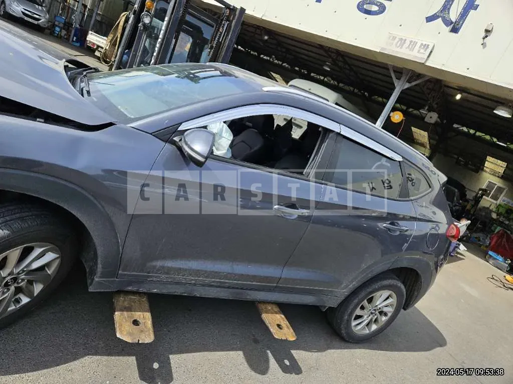 Photo 2 of 50: 2017 Hyundai Tucson, VIN KMHJ3815GHU467596 — Korean insurance auction