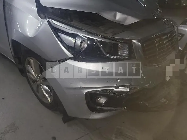 Photo 2 of 6: 2015 Kia Carnivals — Korean insurance auction