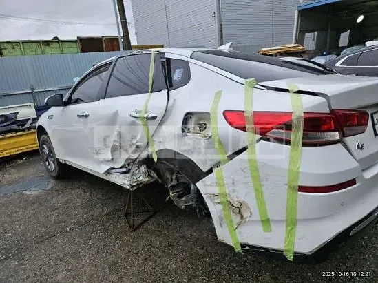 Photo 2 of 11: 2020 Kia K5, VIN KNAGS416BLA380294 — Korean insurance auction