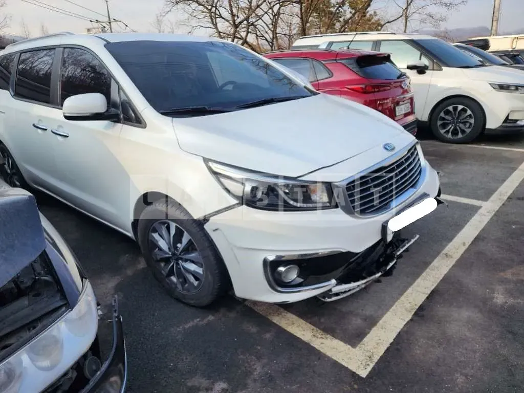 Photo 2 of 18: 2015 Kia Carnival, VIN KNAMB81ABFS078623 — Korean insurance auction
