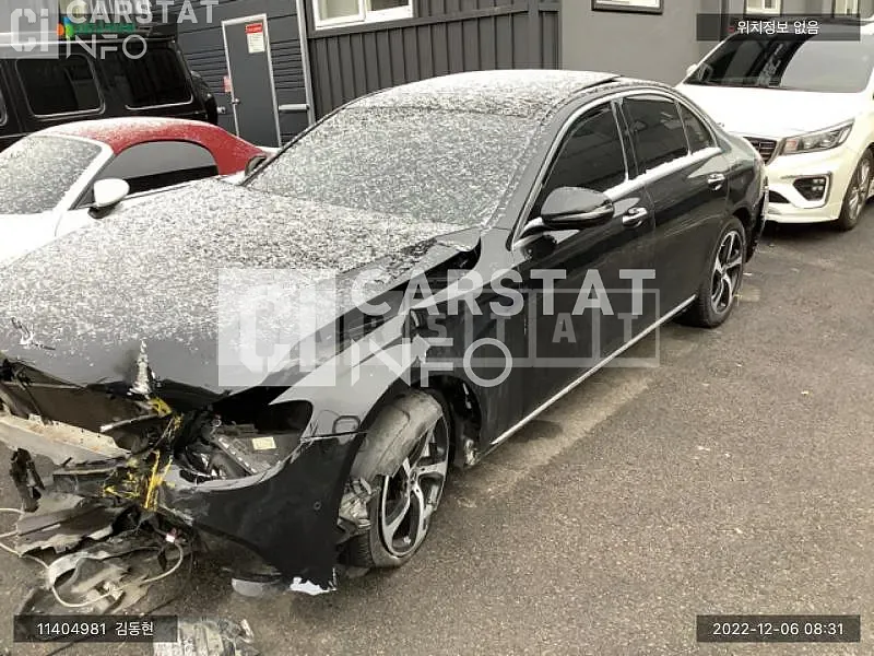 Photo 2 of 15: 2019 Mercedes-Benz E300, VIN WDDZF4KBXKA696218 — Korean insurance auction