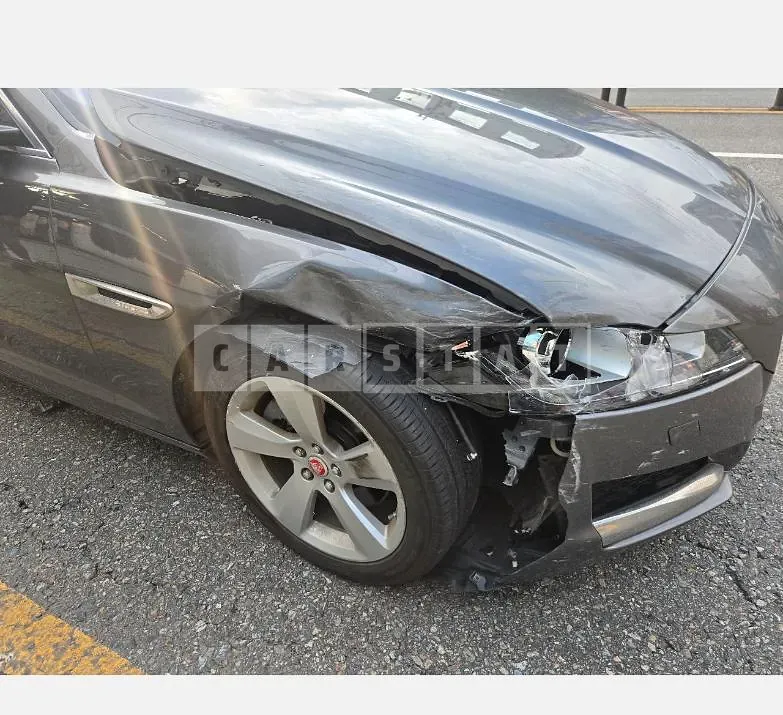 Photo 2 of 6: 2017 Jaguar XF 20d — Korean insurance auction