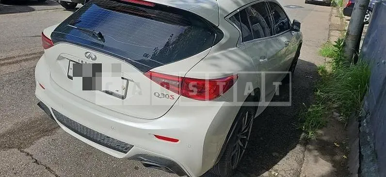 Photo 2 of 53: 2017 Infiniti Q30 — Korean insurance auction