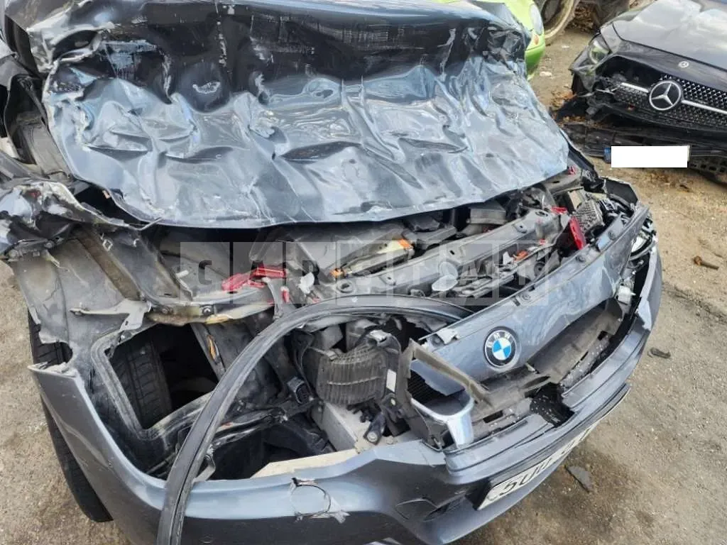 Photo 2 of 7: 2016 BMW 320i, VIN WBA8A9107HK823203 — Korean insurance auction
