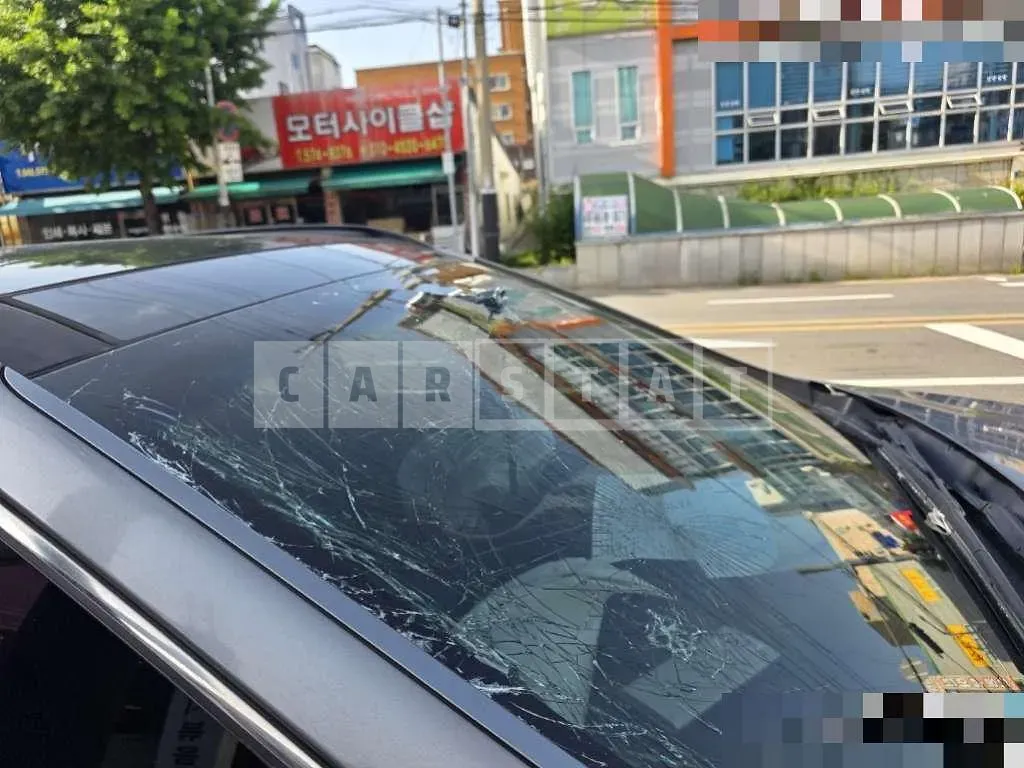 Photo 2 of 10: 2015 Hyundai Santa Fe DM — Korean insurance auction