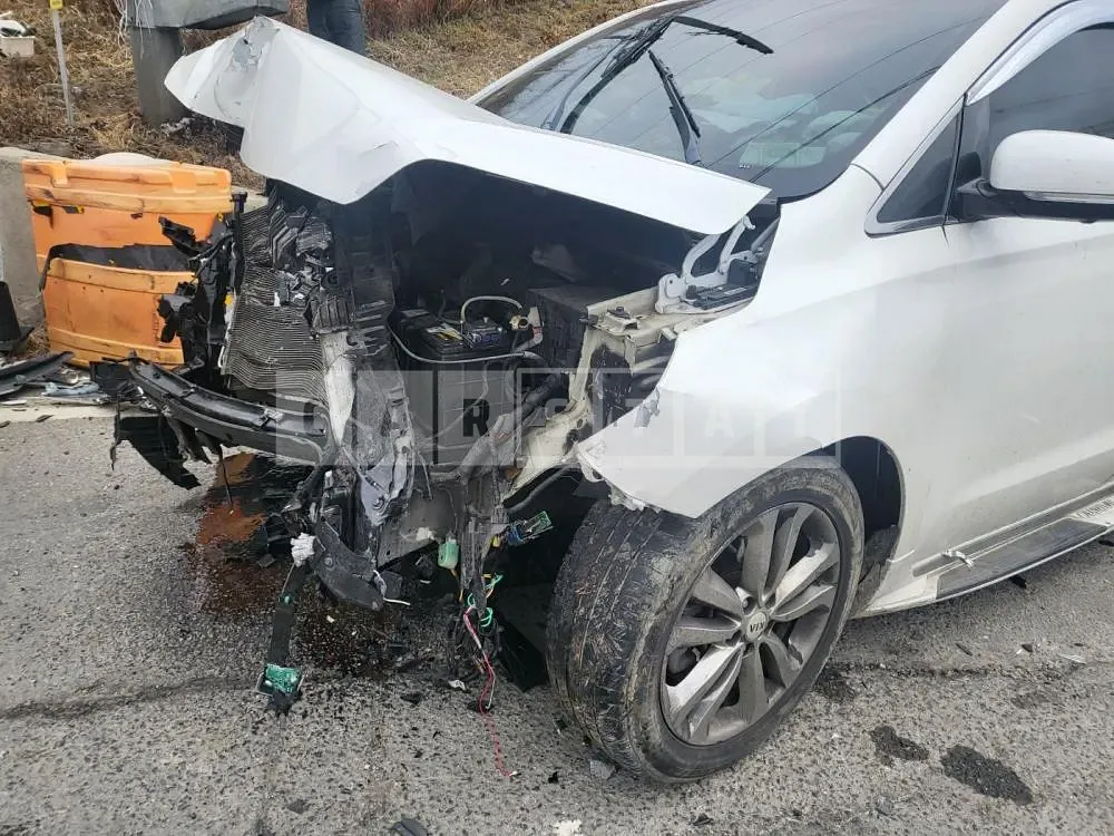 Photo 2 of 9: 2016 Kia Carnival, VIN KNAMC81ABHS248547 — Korean insurance auction
