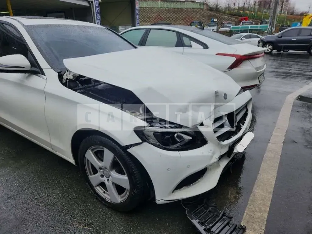 Photo 2 of 9: 2016 Mercedes-Benz C200 d, VIN WDDWF3HB5GF322050 — Korean insurance auction