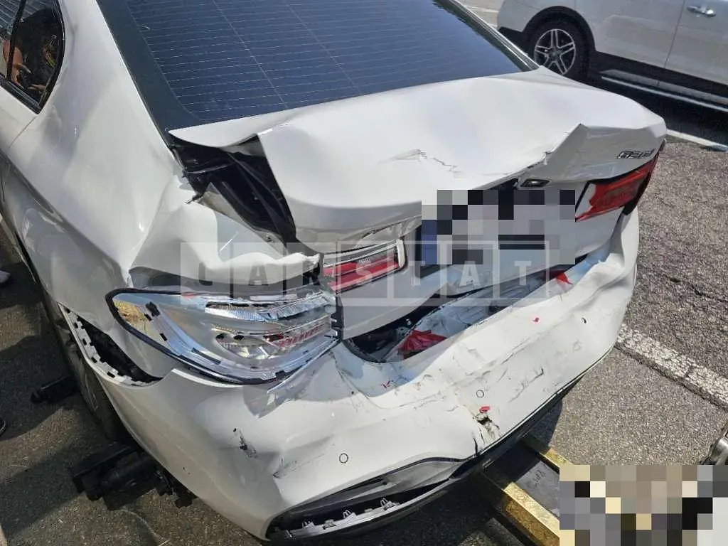 Photo 2 of 9: 2017 BMW 520d xDrive — Korean insurance auction