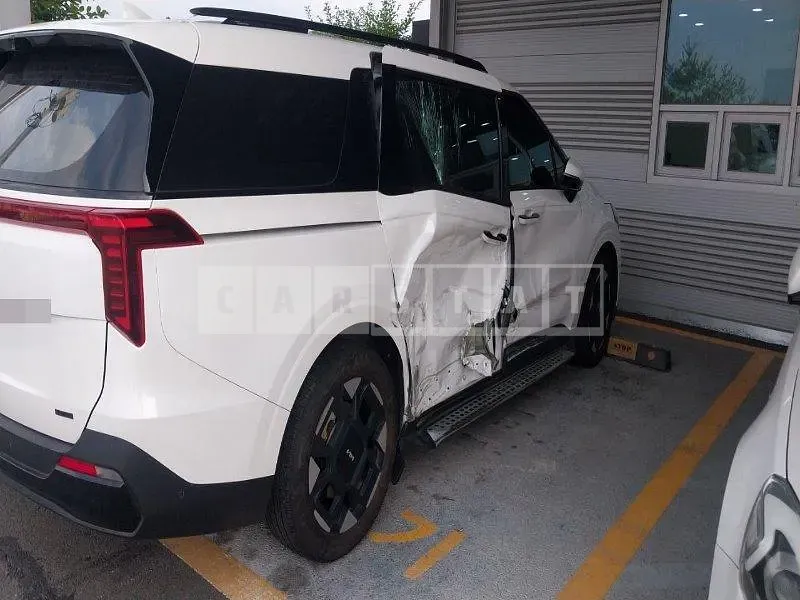 Photo 2 of 27: 2024 Kia Carnival Hybrid — Korean insurance auction